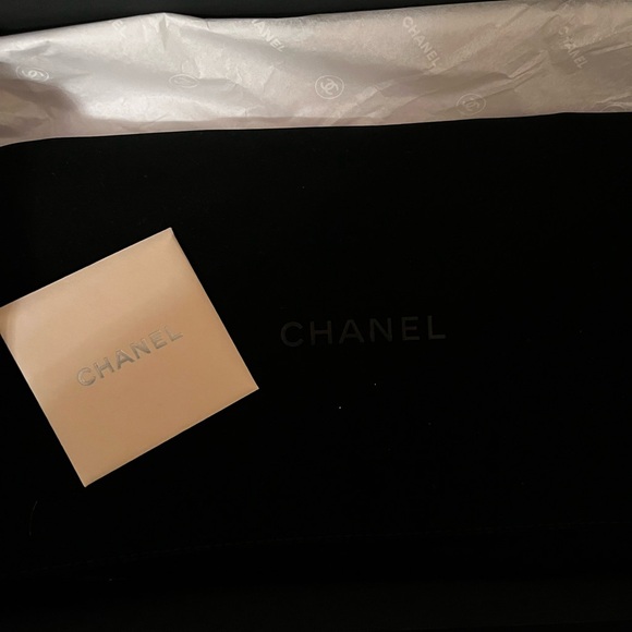 Chanel Black Wallet on a Gold Chain - Picture 4 of 6